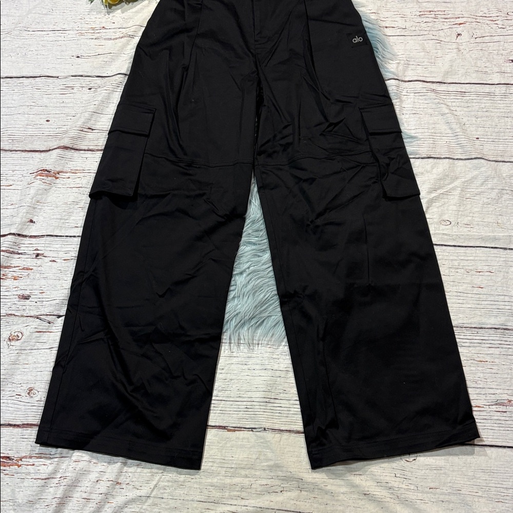 Alo Yoga Black High-Waist Night Out Cargo Trousers - Picture 7 of 9
